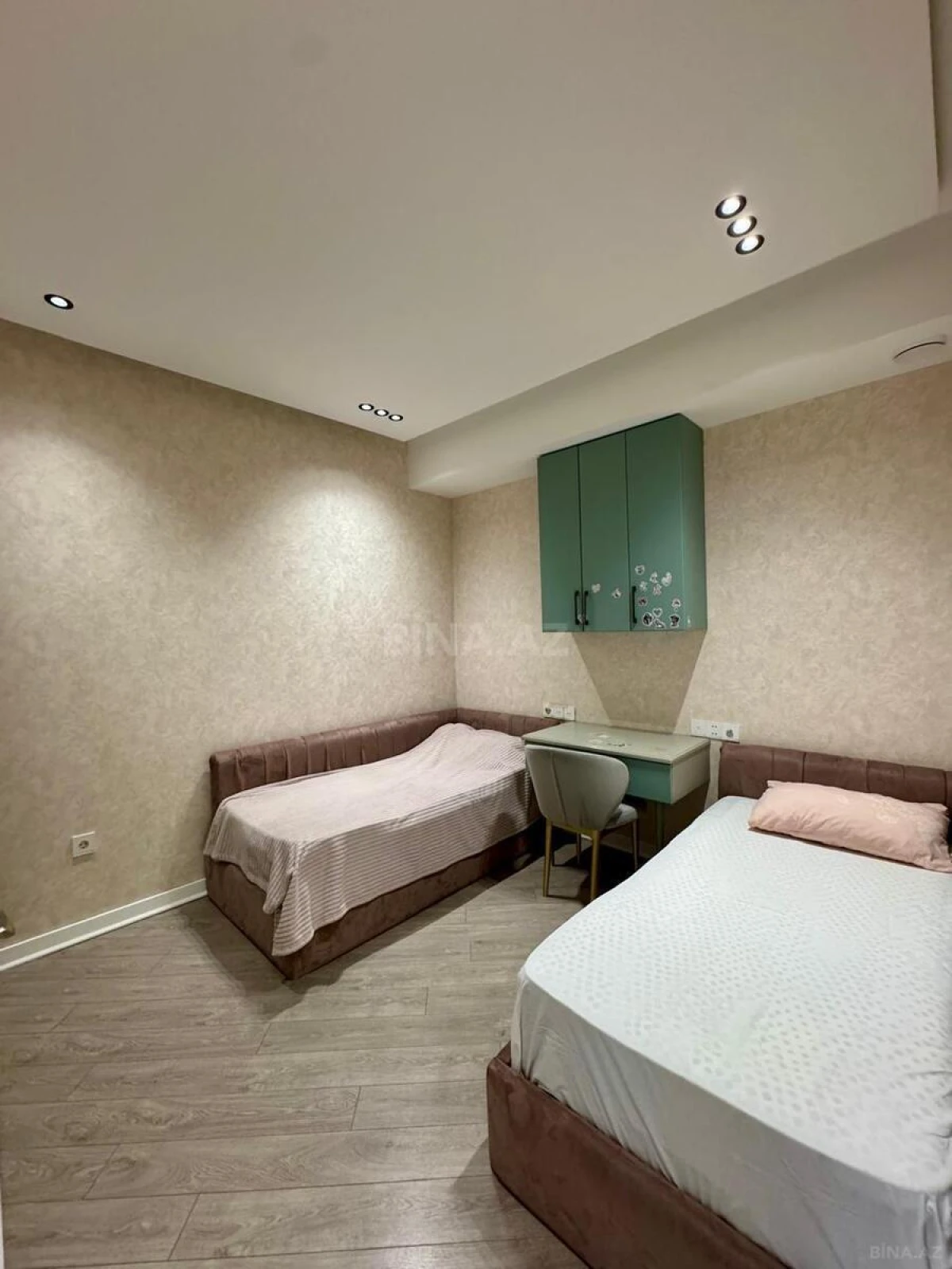 Satılır 4 otaqlı mənzil 111 m²