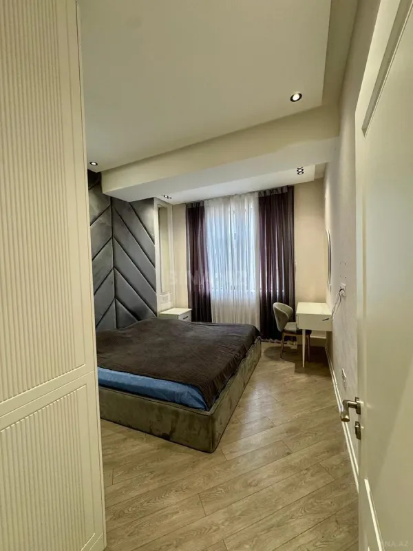 Satılır 4 otaqlı mənzil 111 m²