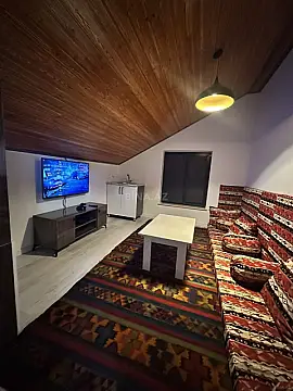 Kirayə verilir 7 otaqlı mənzil 220 m²