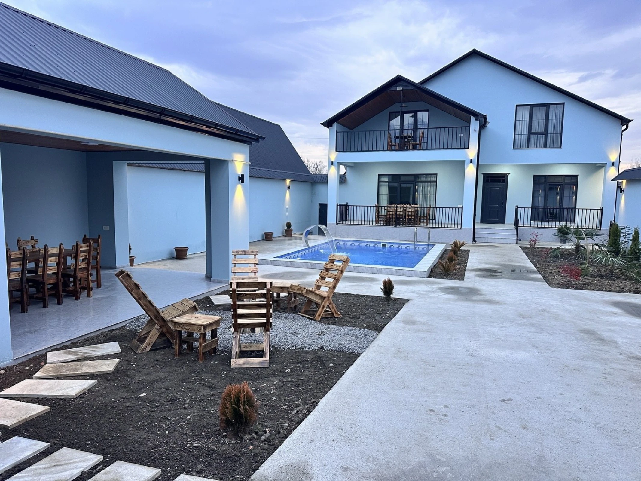 Kirayə verilir 7 otaqlı mənzil 220 m²