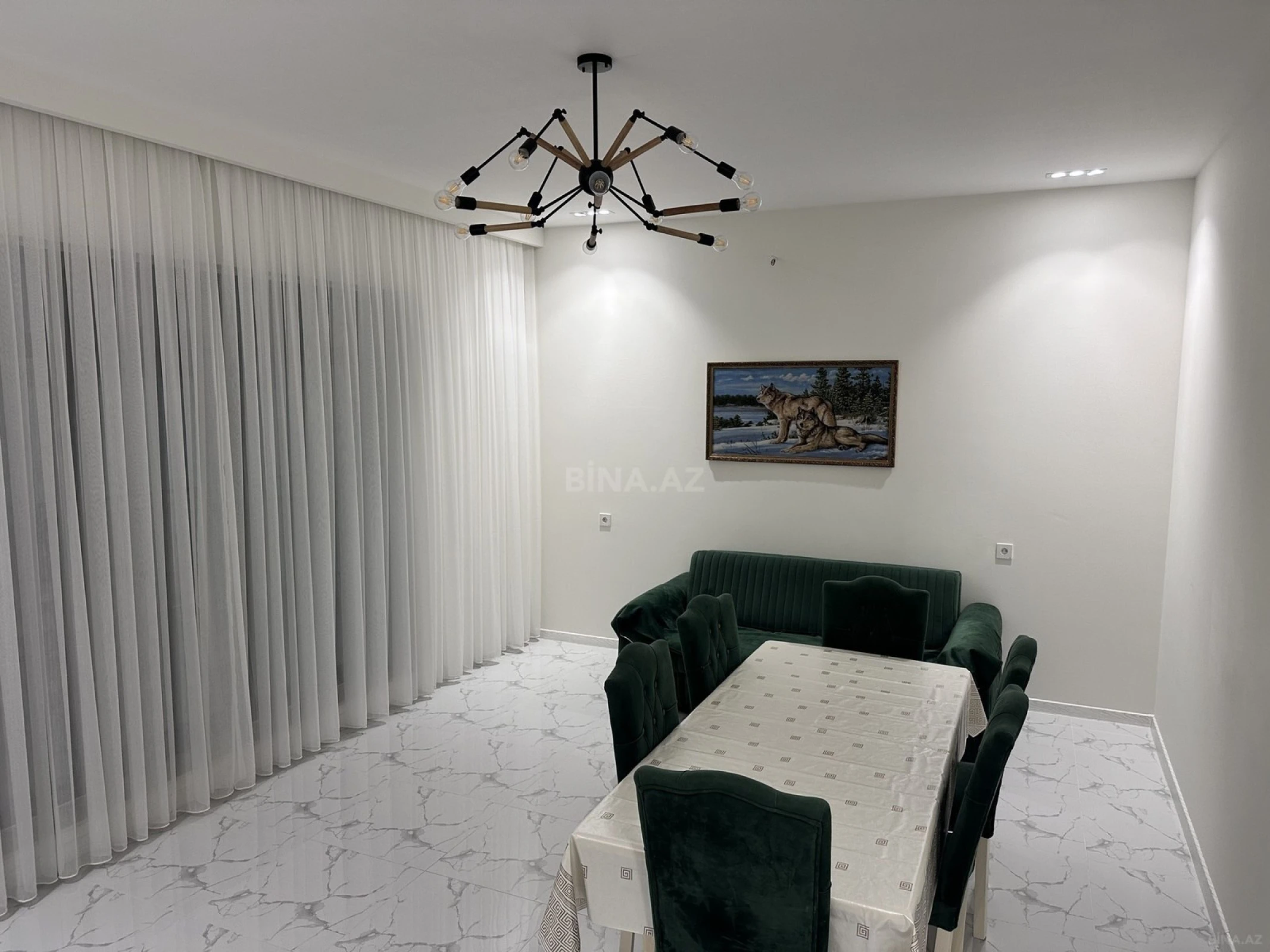 Kirayə verilir 7 otaqlı mənzil 220 m²