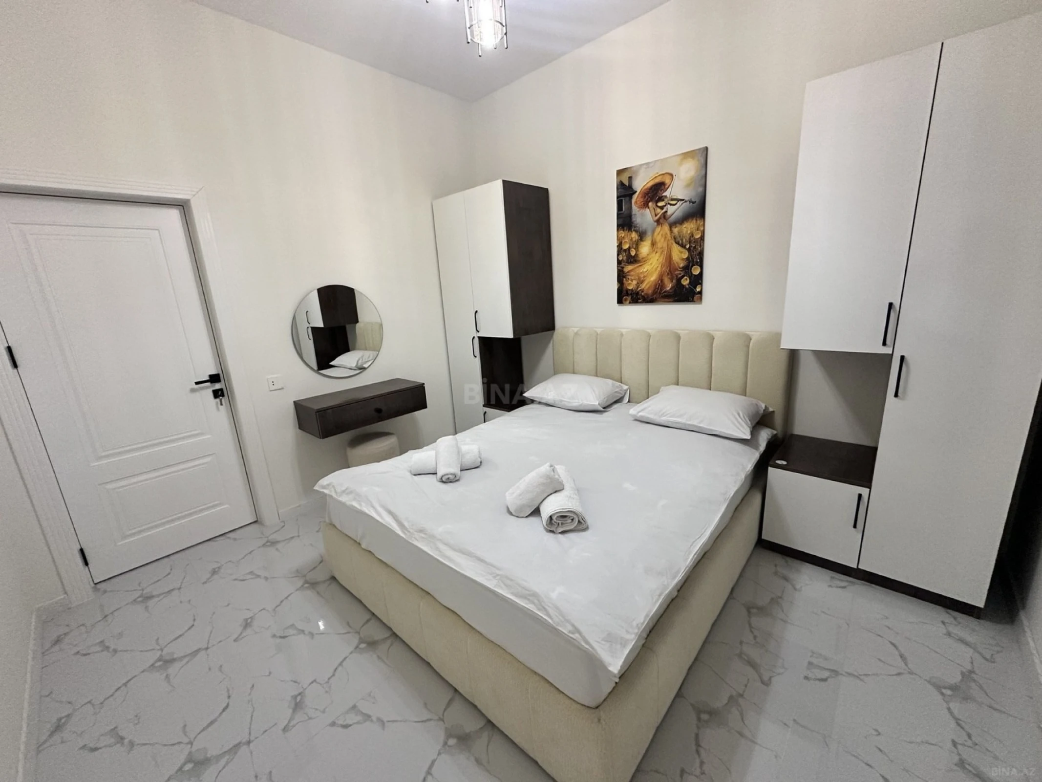 Kirayə verilir 7 otaqlı mənzil 220 m²