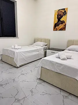 Kirayə verilir 7 otaqlı mənzil 220 m²