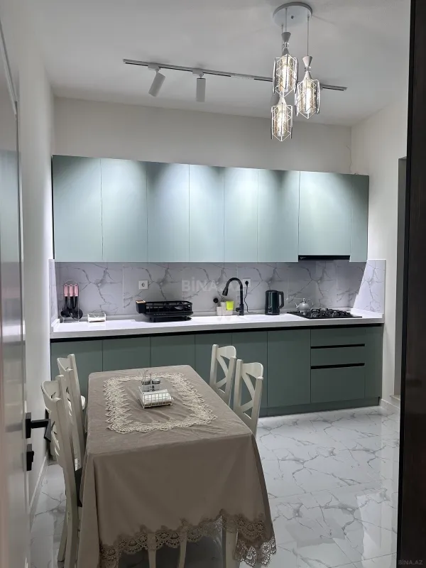 Kirayə verilir 7 otaqlı mənzil 220 m²
