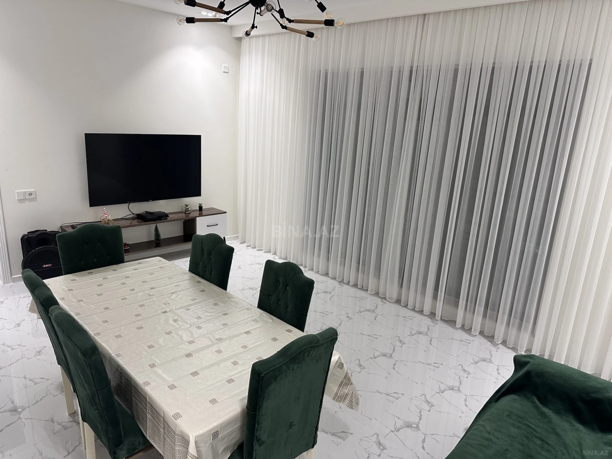 Kirayə verilir 7 otaqlı mənzil 220 m²