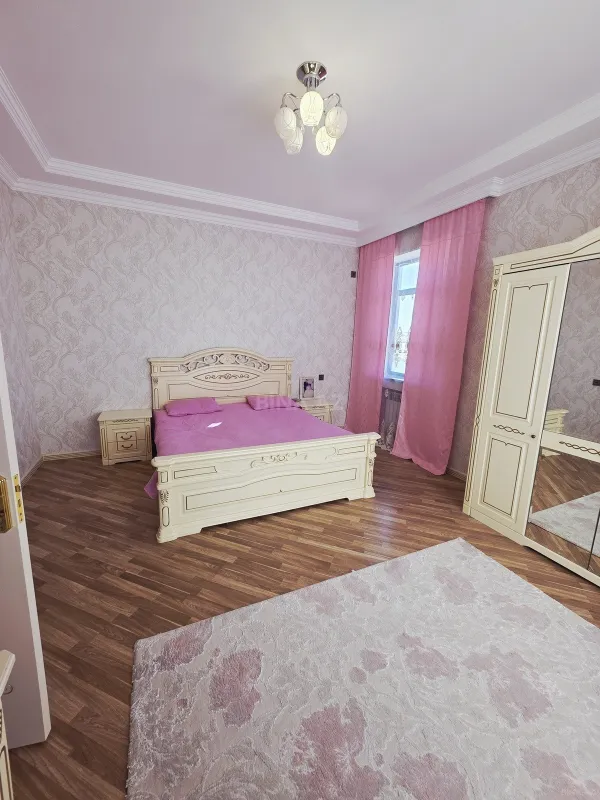 Satılır 8 otaqlı həyət evi 290 m²