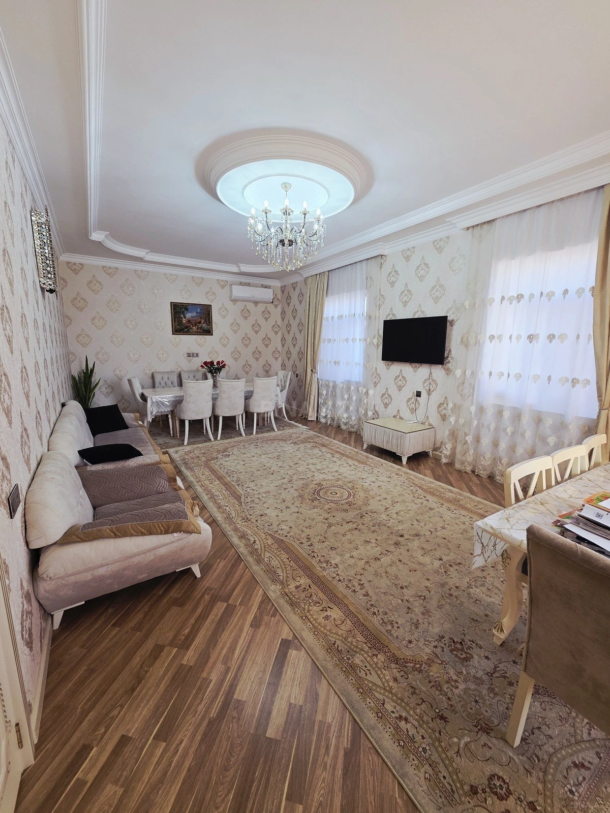 Satılır 8 otaqlı həyət evi 290 m²