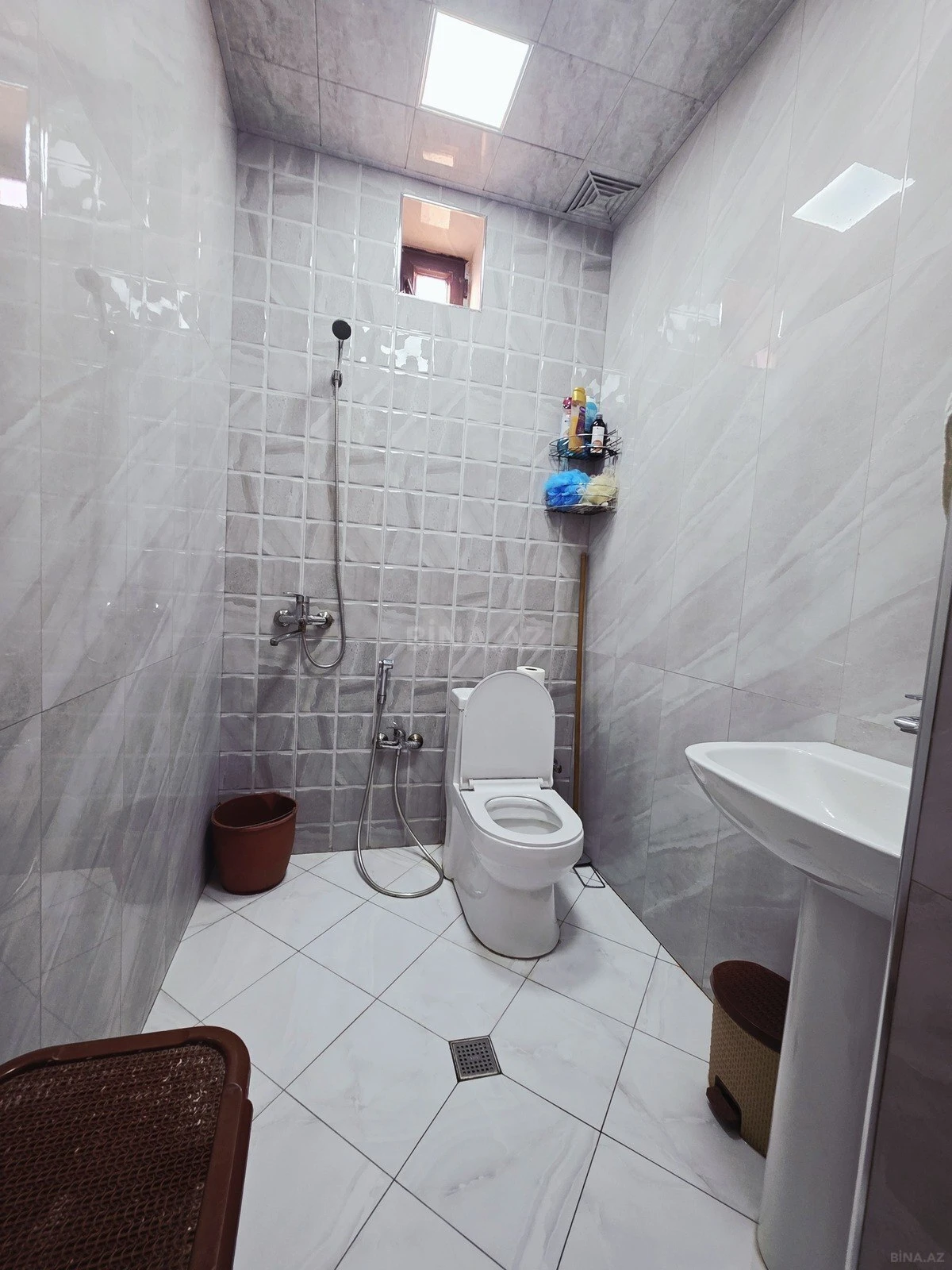 Satılır 8 otaqlı həyət evi 290 m²