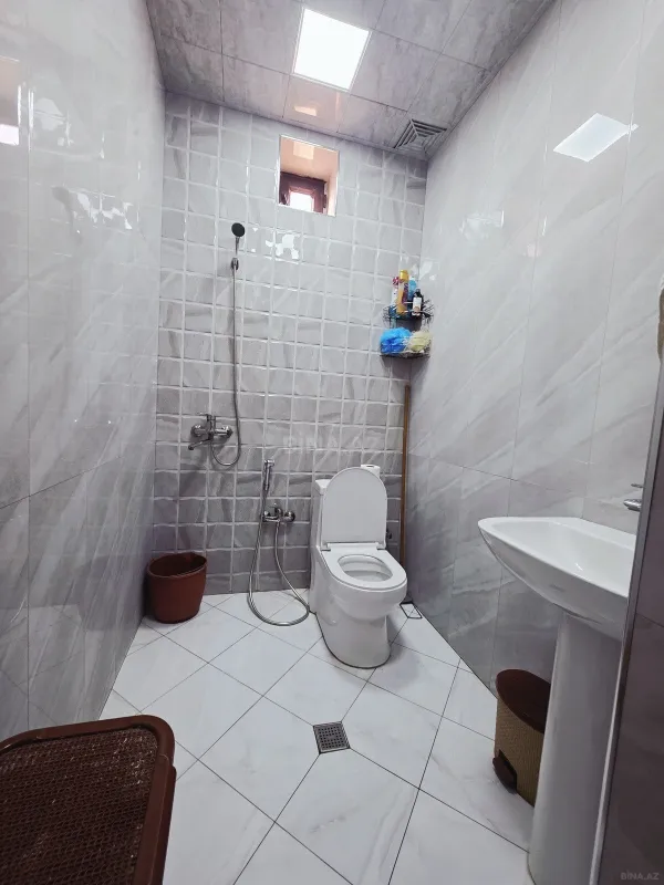 Satılır 8 otaqlı həyət evi 290 m²