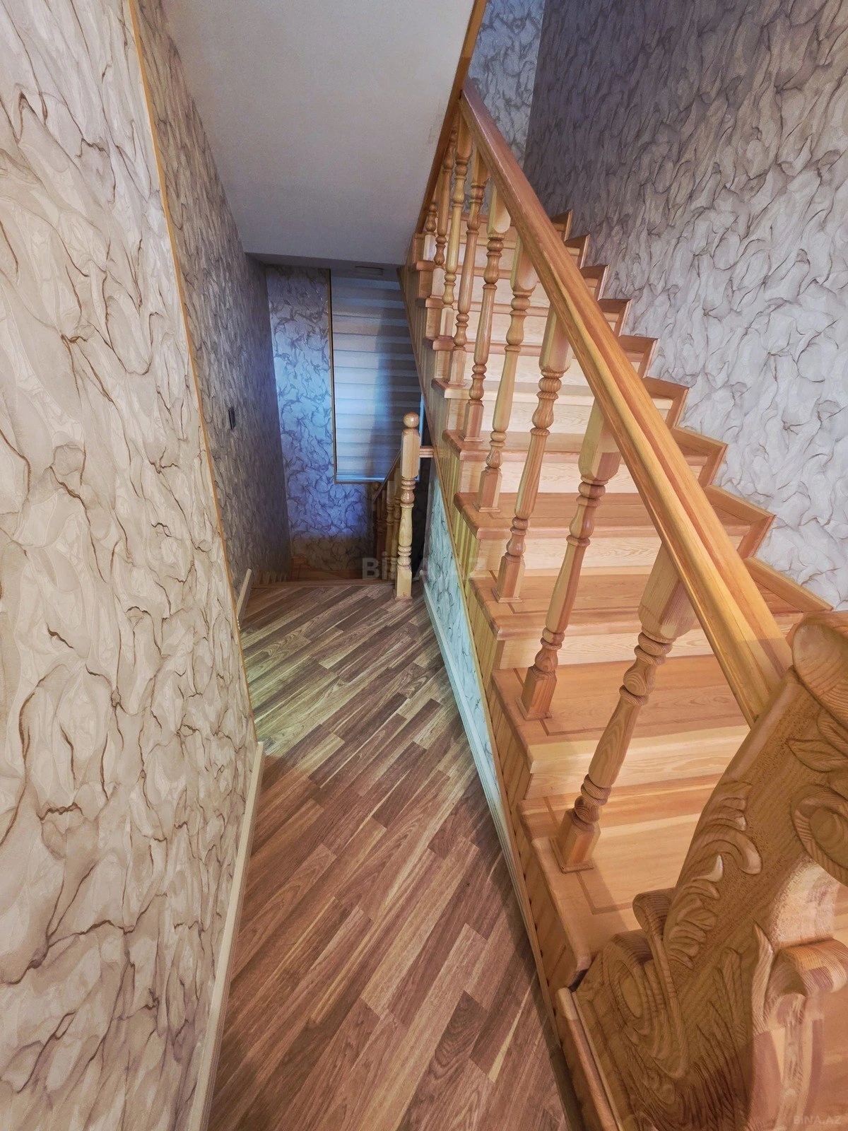 Satılır 8 otaqlı həyət evi 290 m²