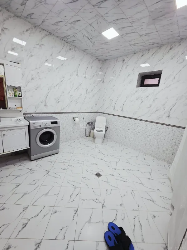 Satılır 8 otaqlı həyət evi 290 m²