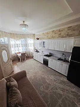 Satılır 8 otaqlı həyət evi 290 m²