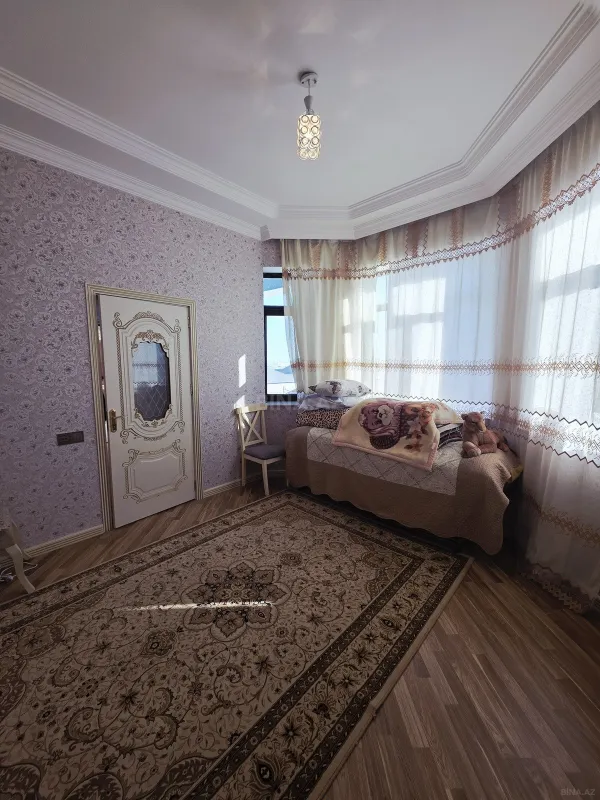 Satılır 8 otaqlı həyət evi 290 m²