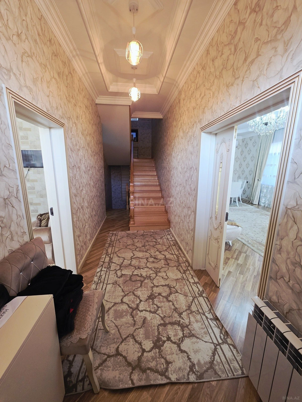 Satılır 8 otaqlı həyət evi 290 m²