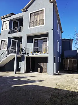 Satılır 8 otaqlı həyət evi 290 m²