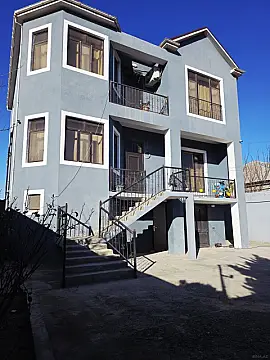 Satılır 8 otaqlı həyət evi 290 m²
