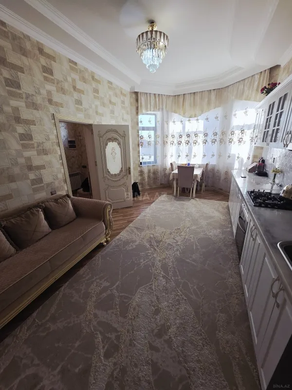 Satılır 8 otaqlı həyət evi 290 m²