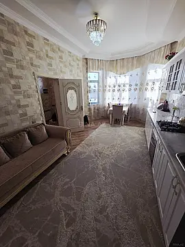 Satılır 8 otaqlı həyət evi 290 m²