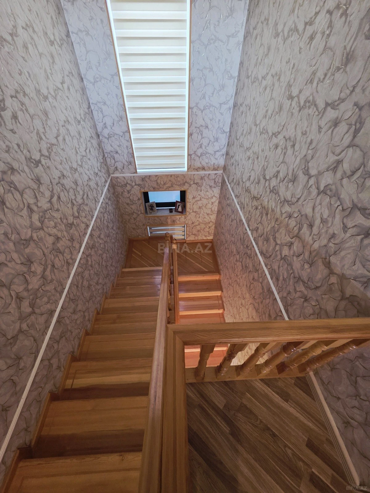 Satılır 8 otaqlı həyət evi 290 m²