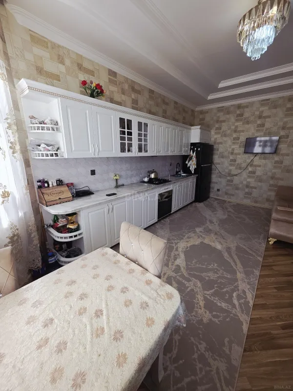 Satılır 8 otaqlı həyət evi 290 m²