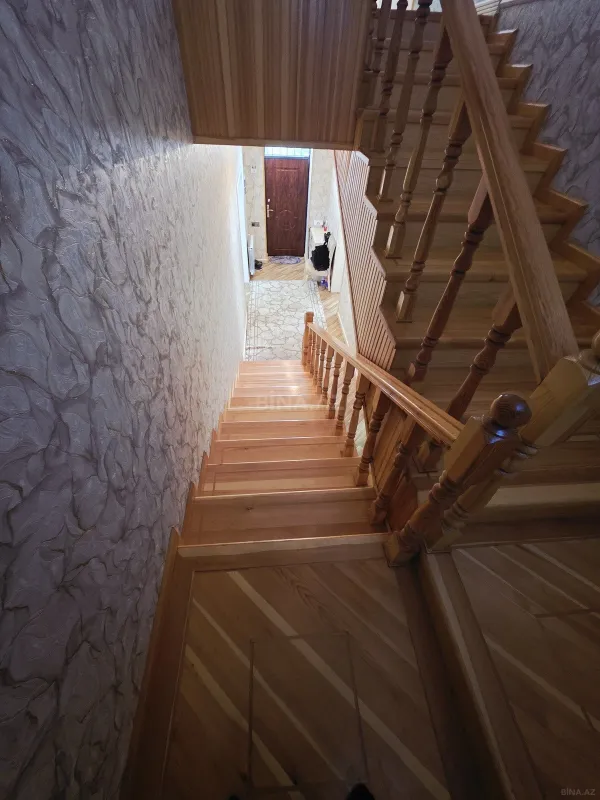 Satılır 8 otaqlı həyət evi 290 m²