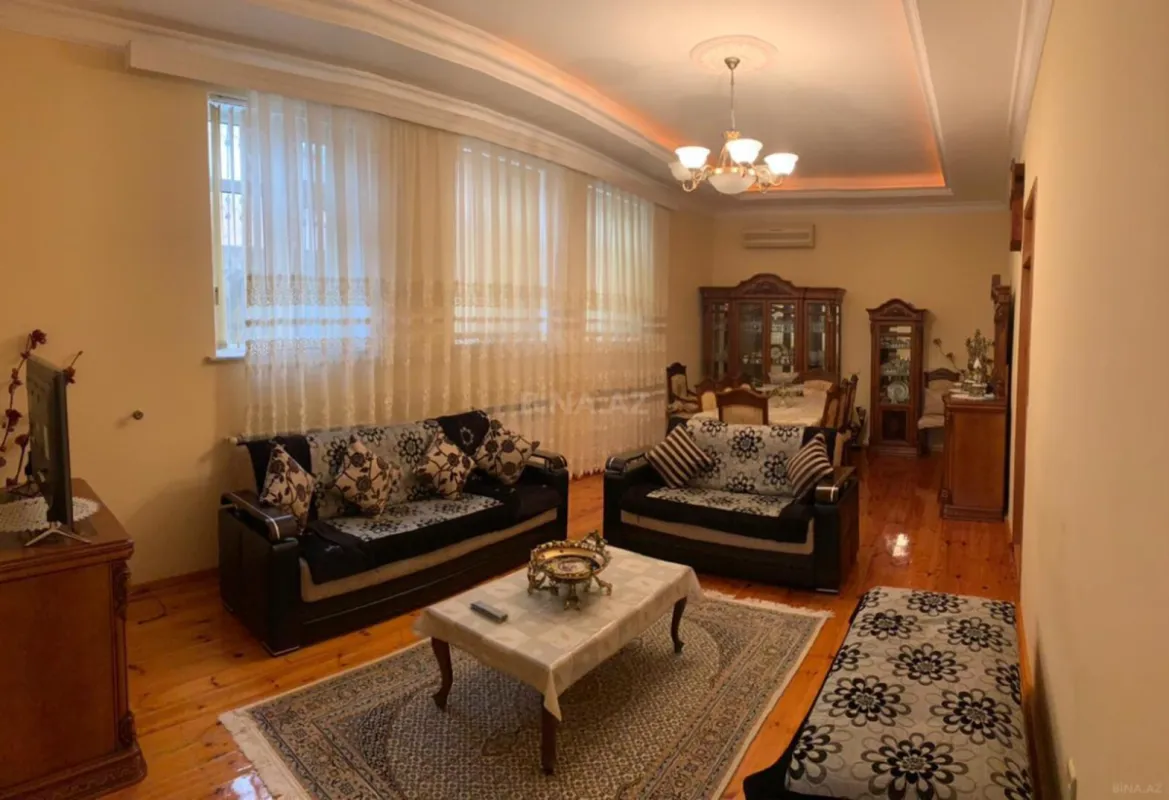 Satılır 7 otaqlı həyət evi 222 m²