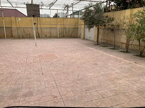 Satılır 7 otaqlı həyət evi 222 m²