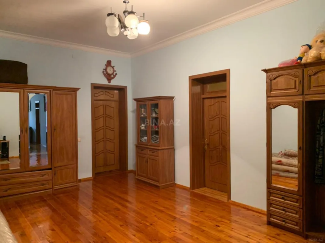 Satılır 7 otaqlı həyət evi 222 m²