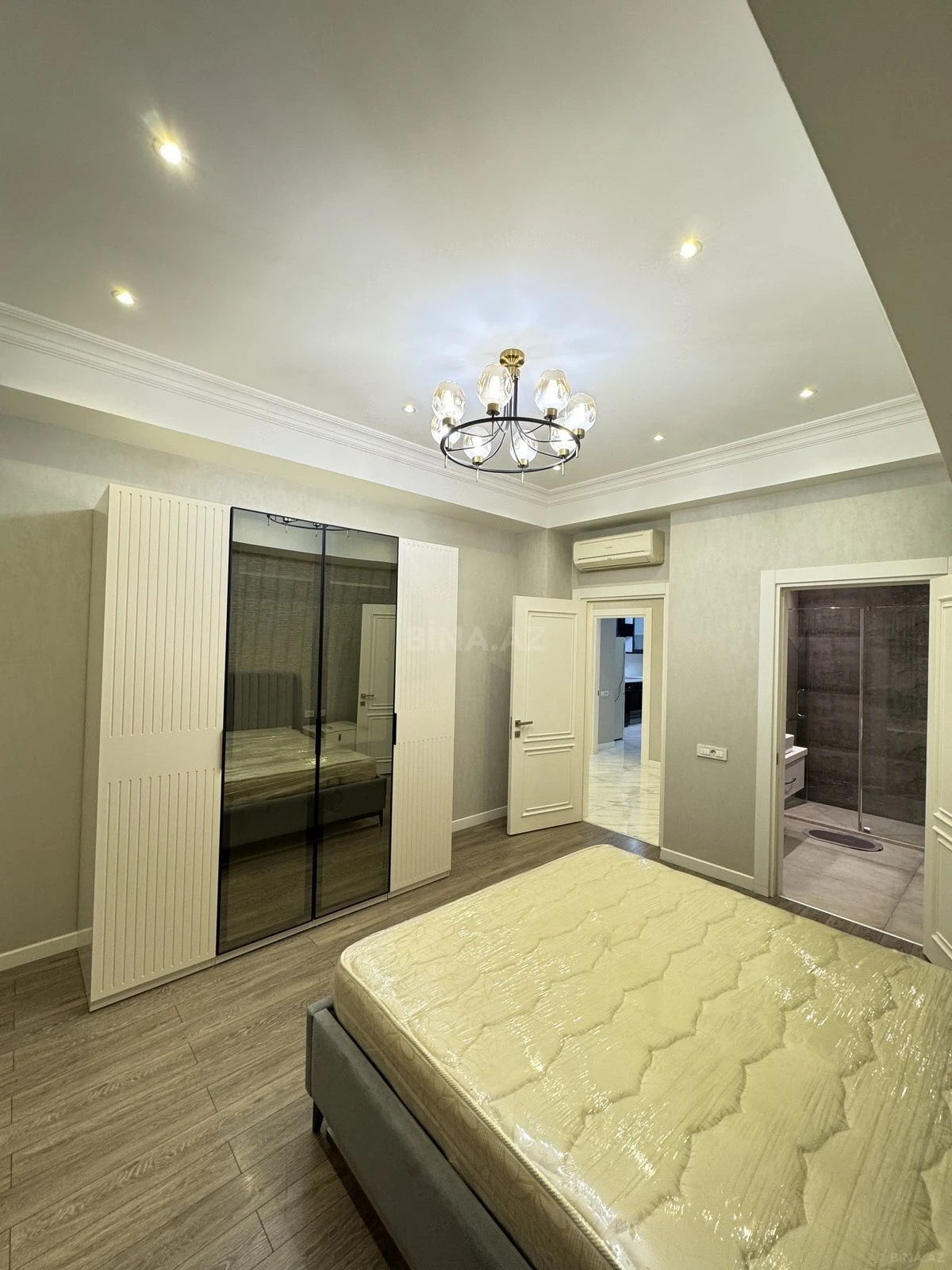 Kirayə verilir 3 otaqlı mənzil 137 m²