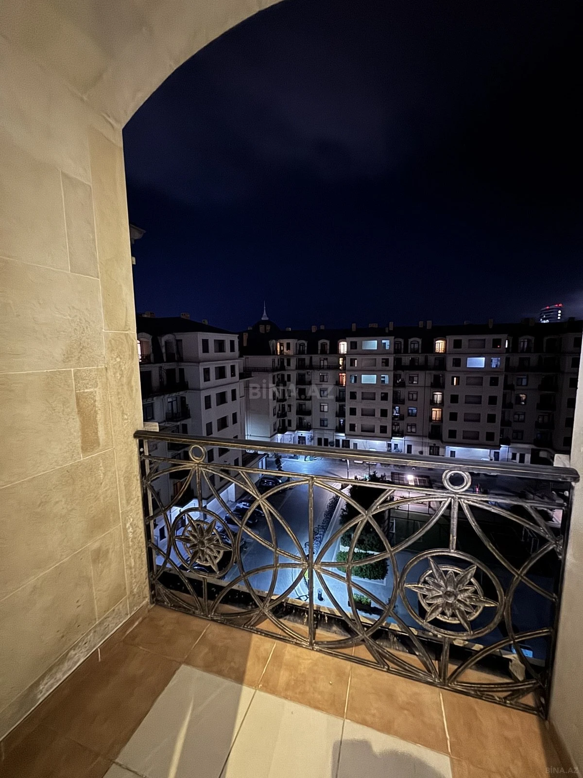 Kirayə verilir 3 otaqlı mənzil 137 m²