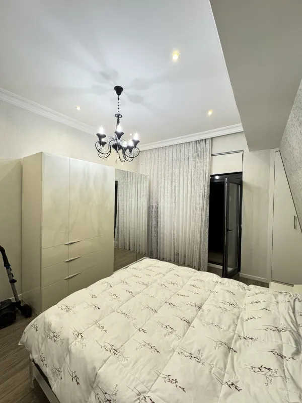 Kirayə verilir 3 otaqlı mənzil 137 m²