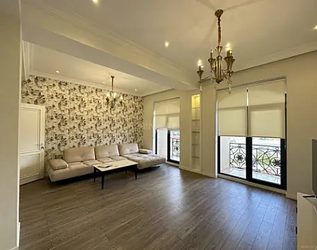 Kirayə verilir 3 otaqlı mənzil 137 m²