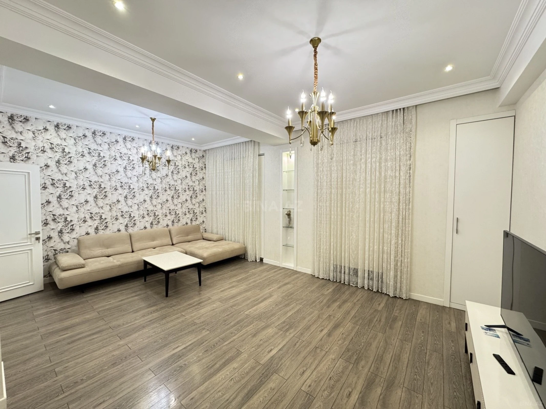 Kirayə verilir 3 otaqlı mənzil 137 m²