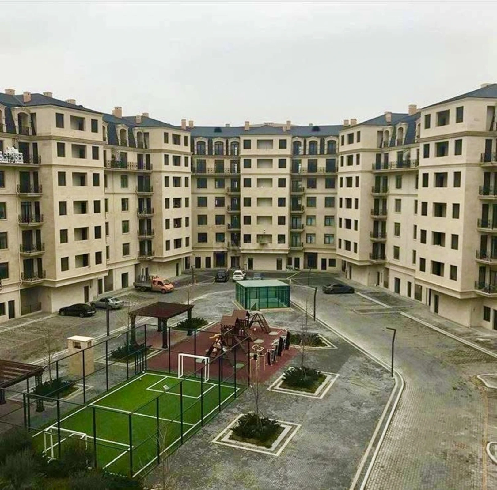 Kirayə verilir 3 otaqlı mənzil 137 m²