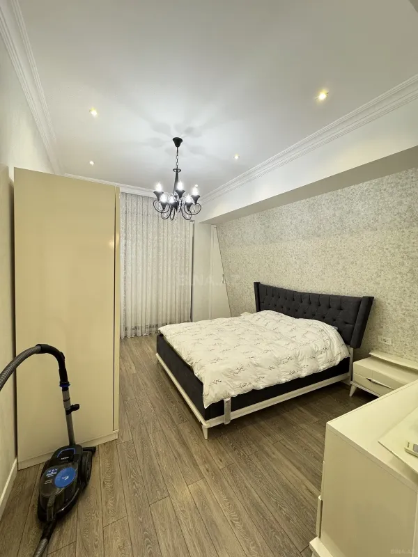 Kirayə verilir 3 otaqlı mənzil 137 m²