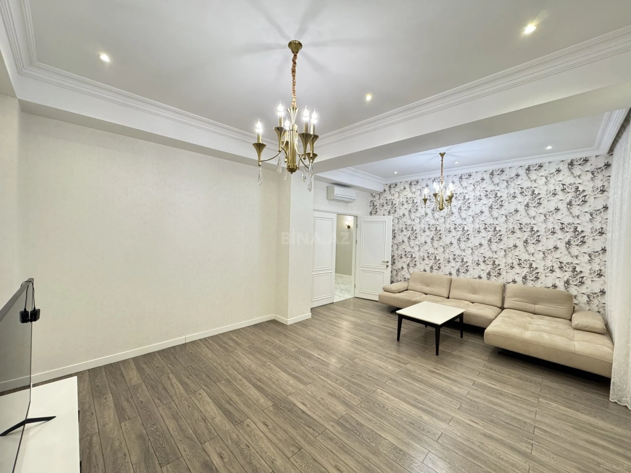 Kirayə verilir 3 otaqlı mənzil 137 m²