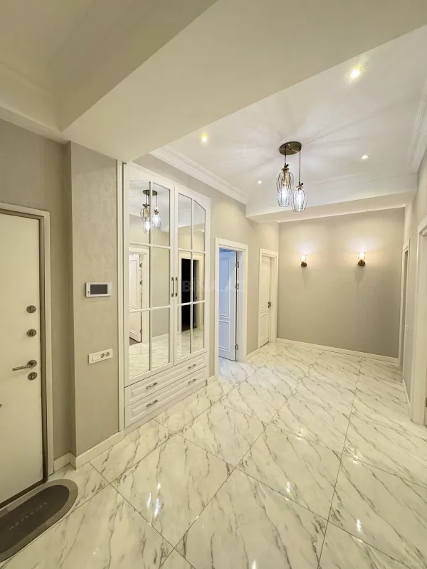 Kirayə verilir 3 otaqlı mənzil 137 m²