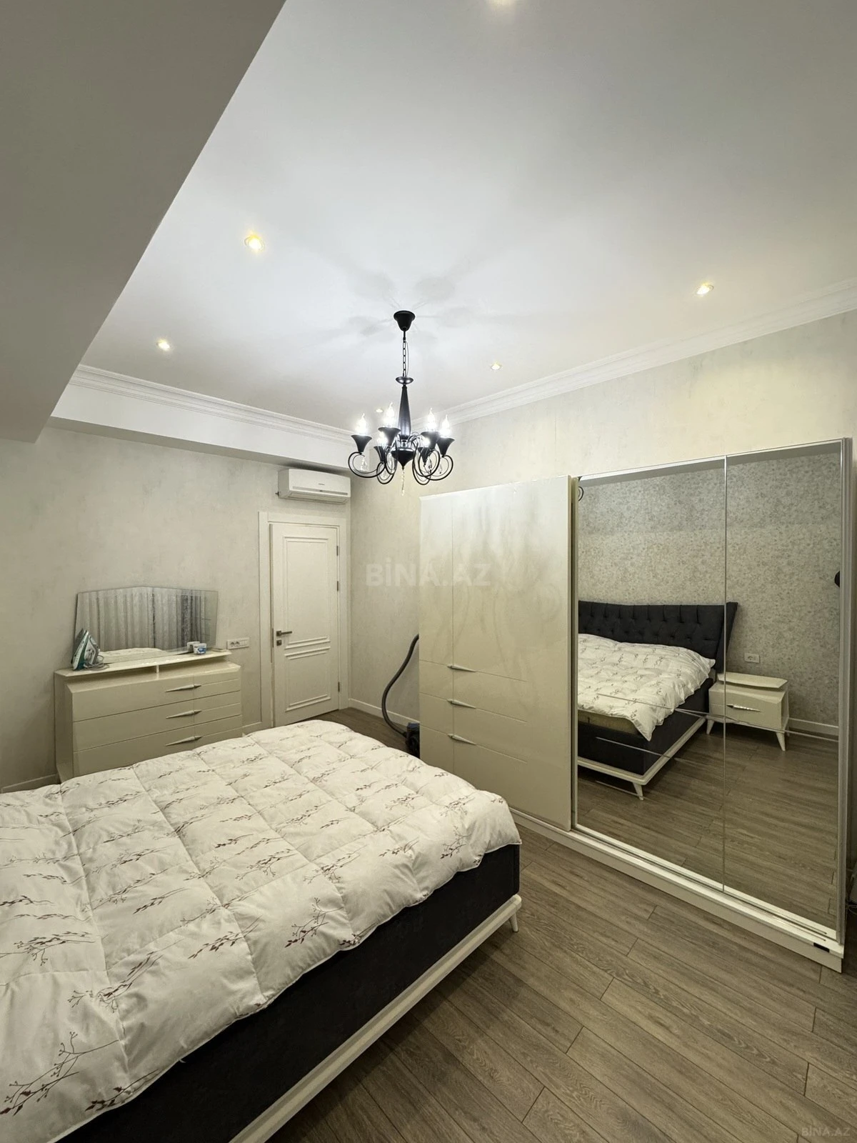 Kirayə verilir 3 otaqlı mənzil 137 m²