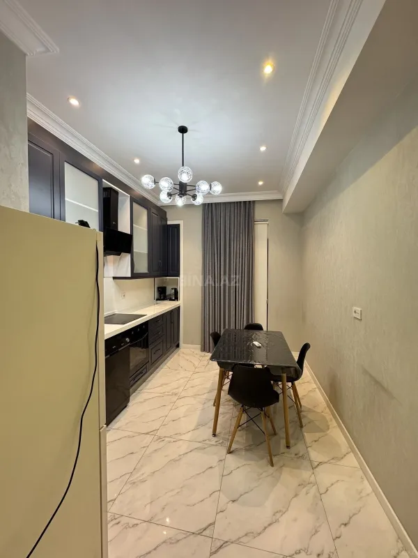 Kirayə verilir 3 otaqlı mənzil 137 m²