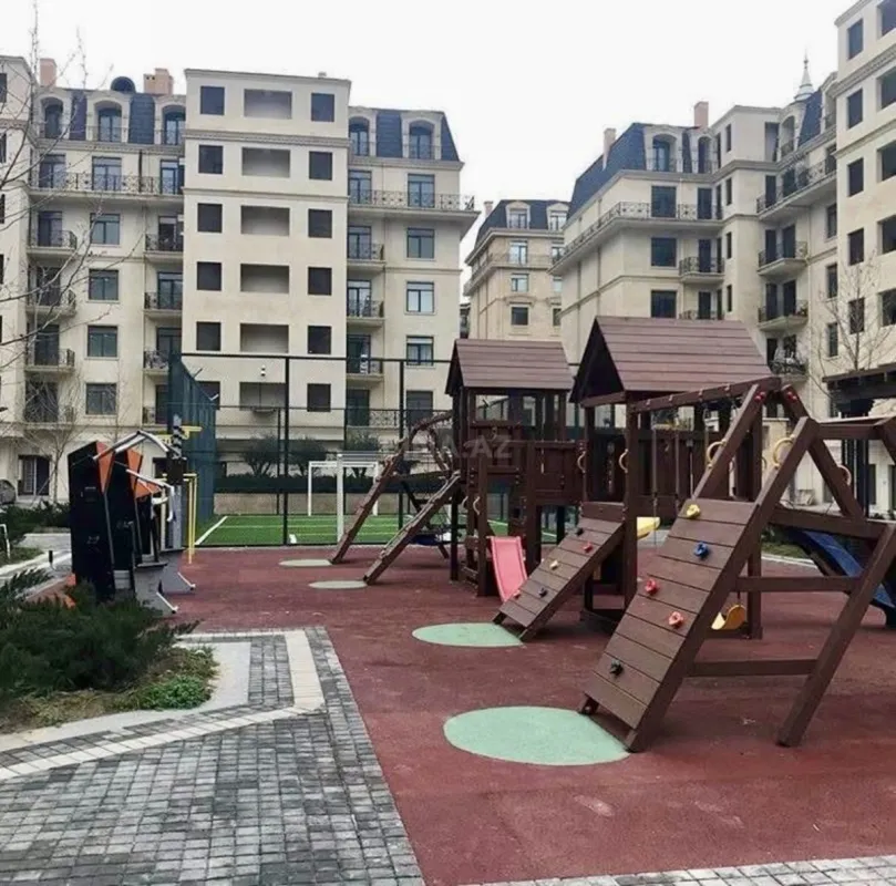 Kirayə verilir 3 otaqlı mənzil 137 m²