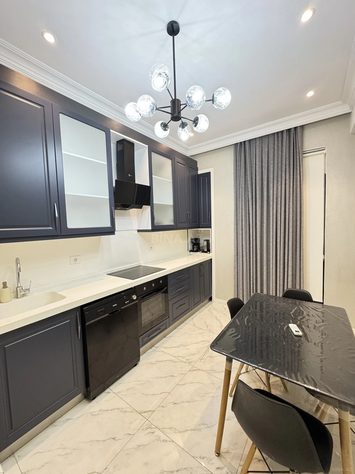 Kirayə verilir 3 otaqlı mənzil 137 m²
