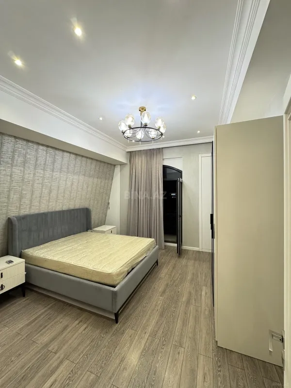Kirayə verilir 3 otaqlı mənzil 137 m²