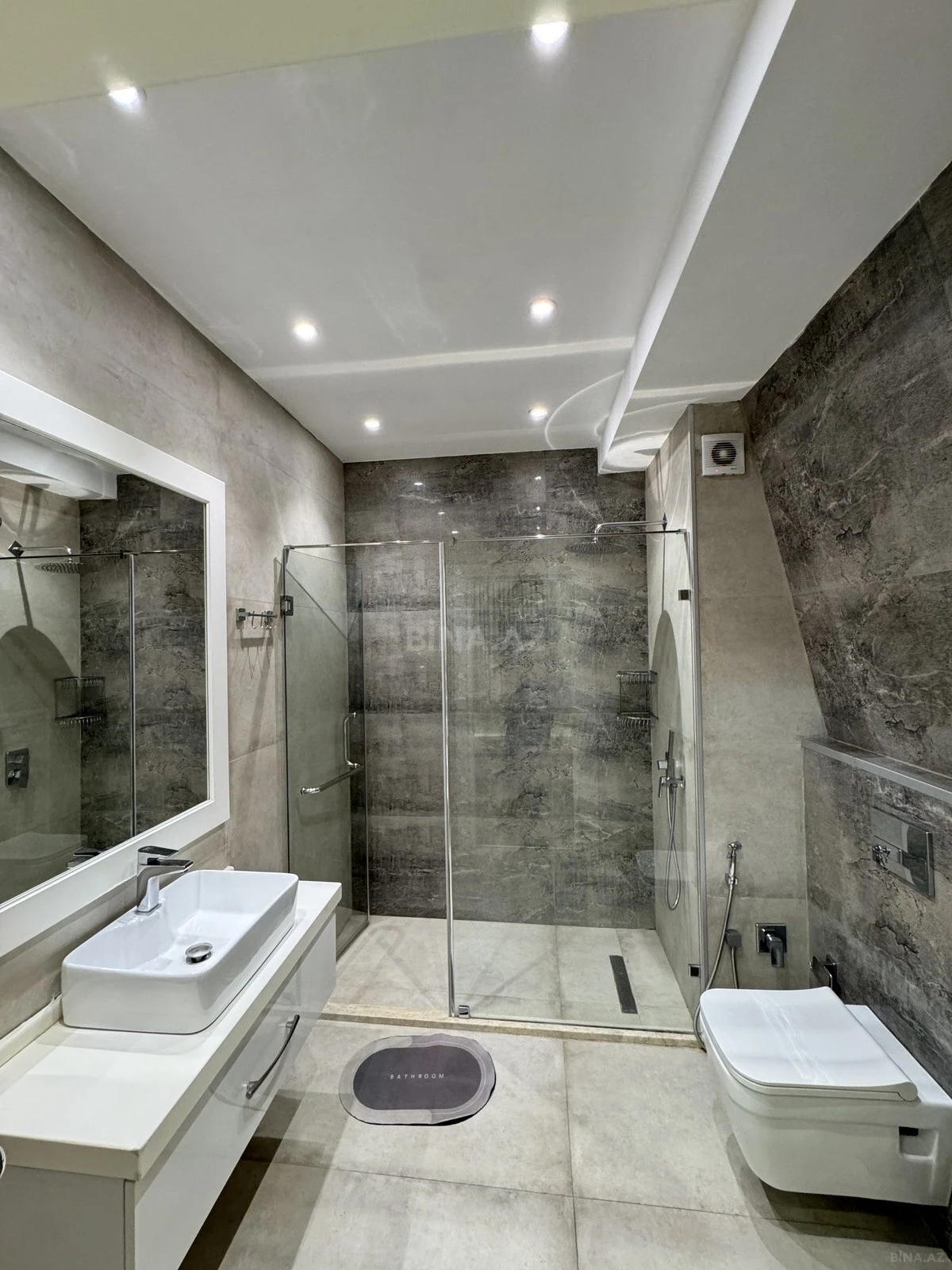 Kirayə verilir 3 otaqlı mənzil 137 m²