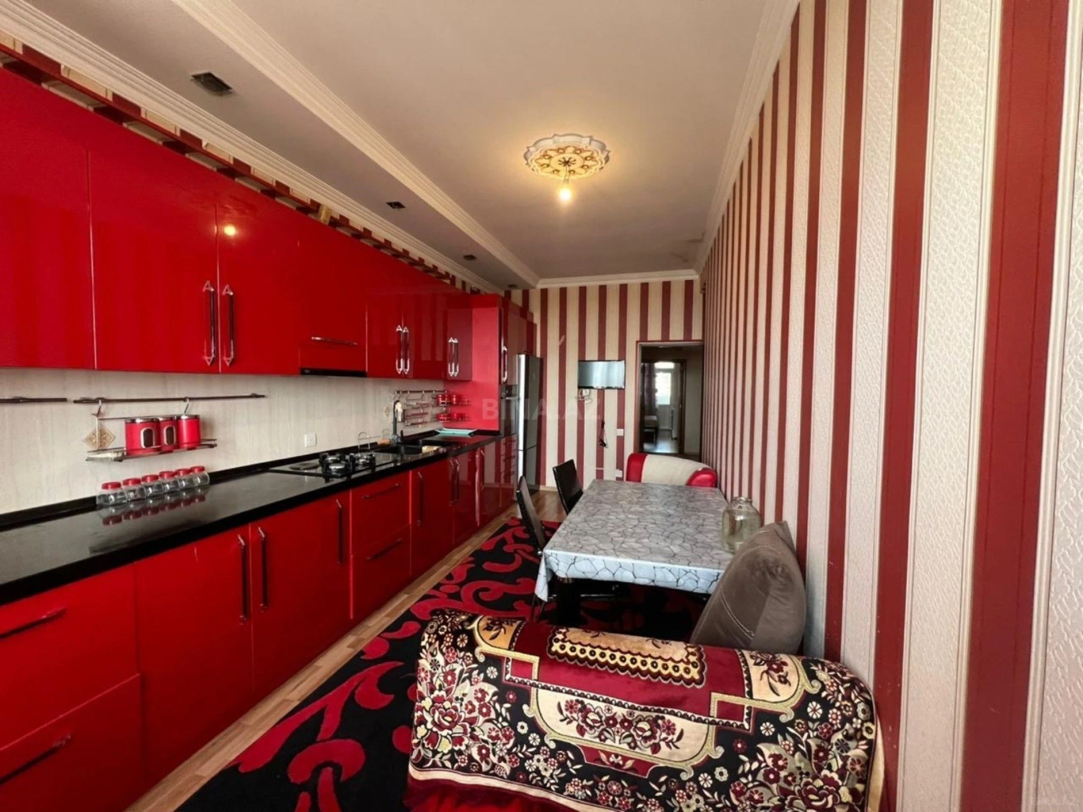 Satılır 3 otaqlı mənzil 126 m²
