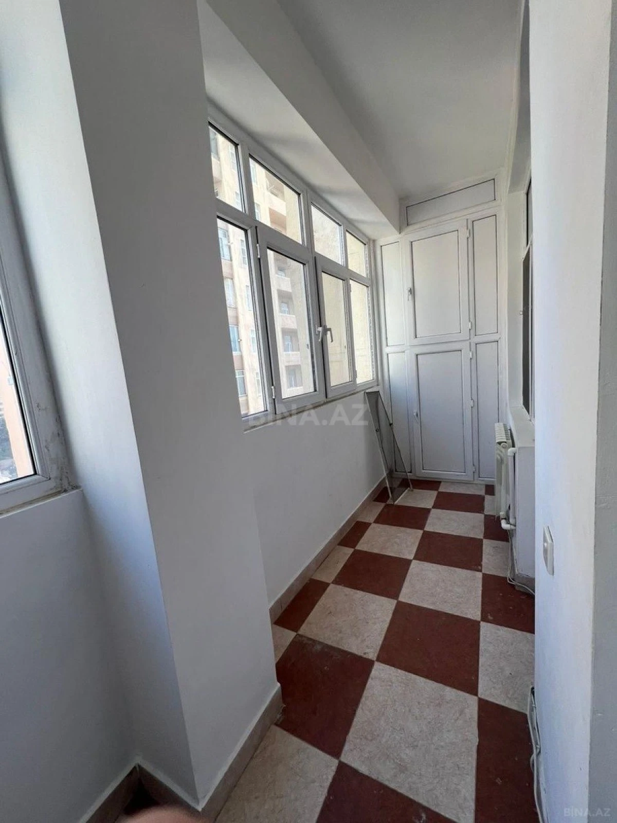 Satılır 3 otaqlı mənzil 126 m²