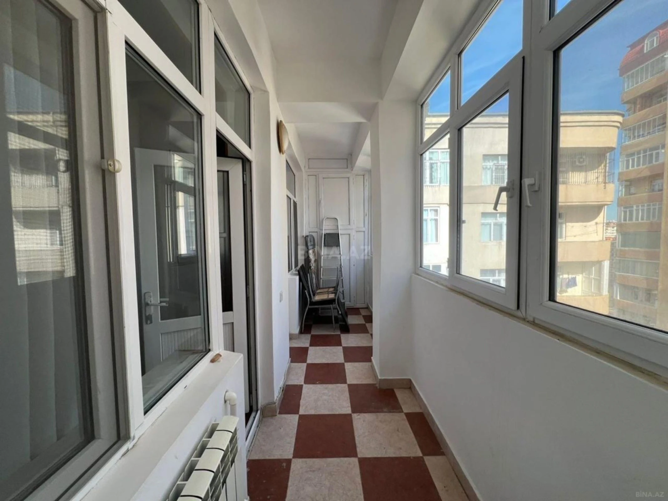 Satılır 3 otaqlı mənzil 126 m²