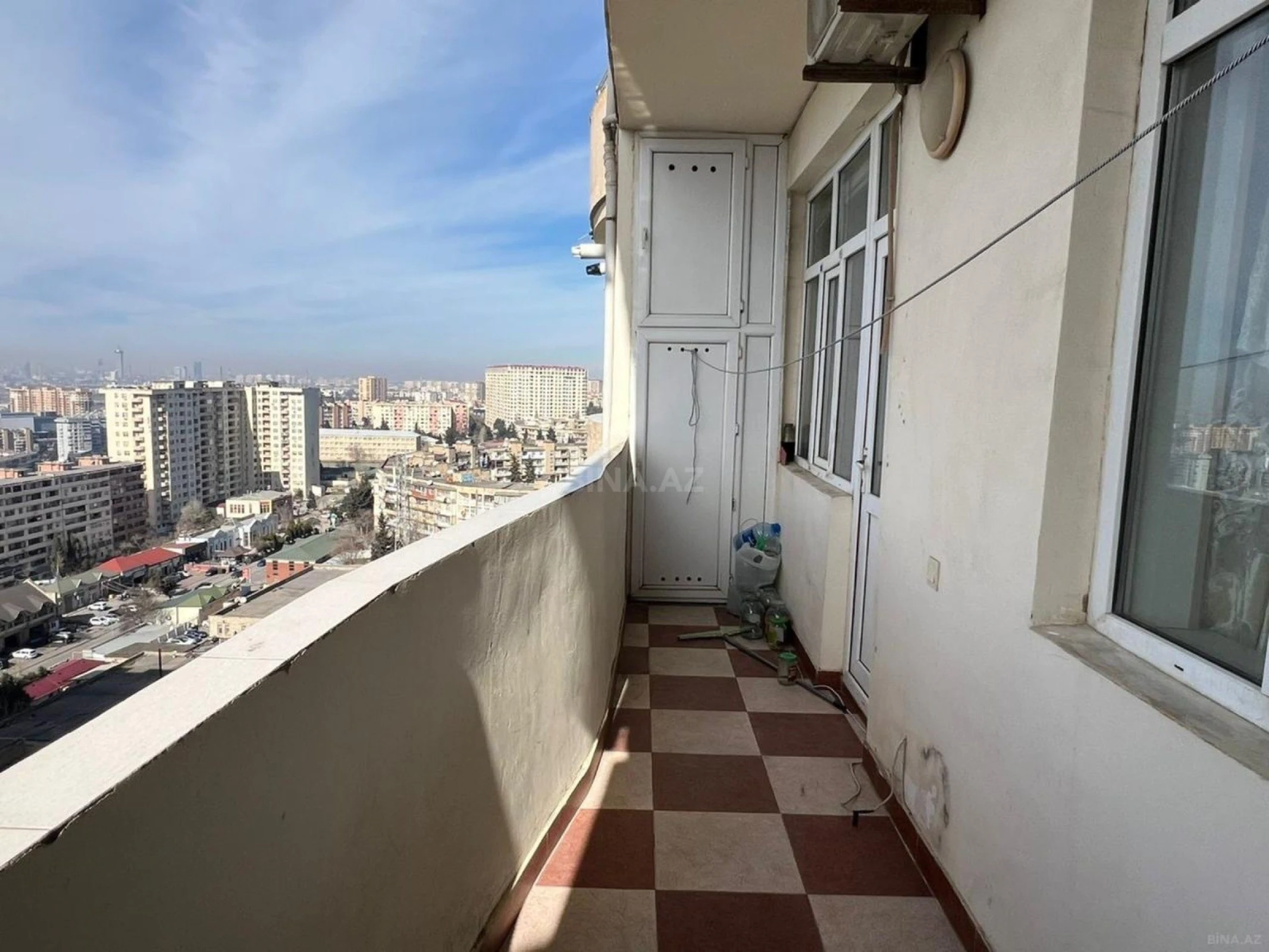 Satılır 3 otaqlı mənzil 126 m²