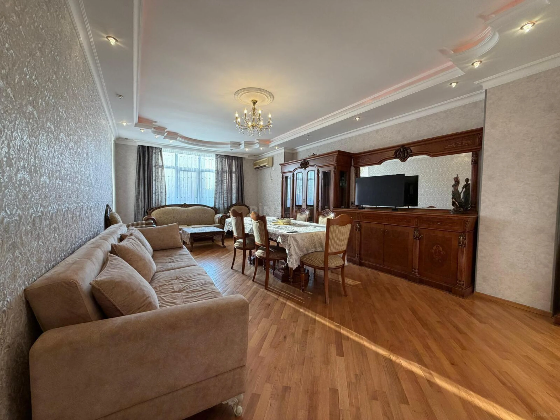 Satılır 3 otaqlı mənzil 140 m²