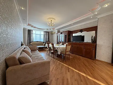 Satılır 3 otaqlı mənzil 140 m²
