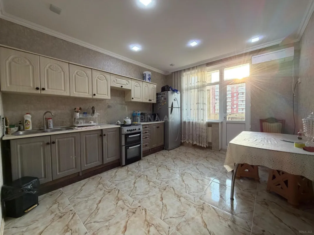 Satılır 3 otaqlı mənzil 140 m²